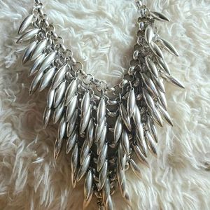 ❤ 3/$15. Silver tone necklace